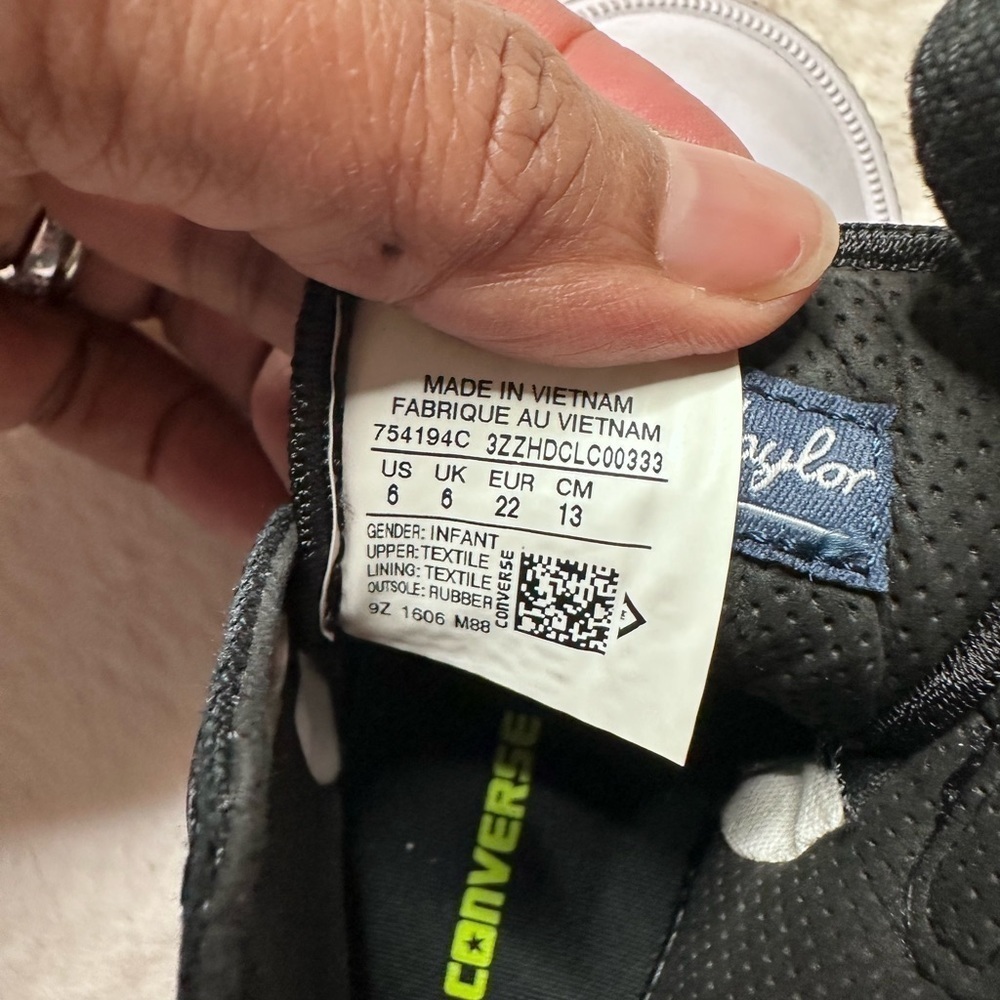 Converse Chuck Taylor Kids Shoes - Picture 7 of 7